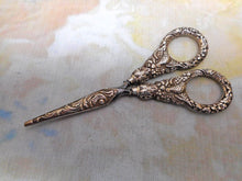 Load image into Gallery viewer, A pair of Regency silver handled scissors and sheath. c1825

