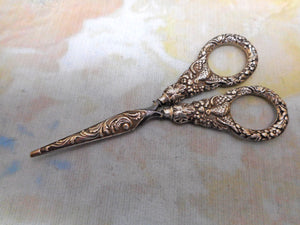 A pair of Regency silver handled scissors and sheath. c1825