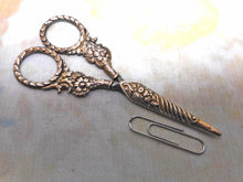 Load image into Gallery viewer, Georgian silver handled scissors and sheath. c1835
