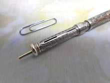 Charger l&#39;image dans la galerie, Stylo/crayon en argent sterling gravé. Vers 1890
