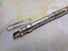 Charger l&#39;image dans la galerie, Stylo/crayon en argent sterling gravé. Vers 1890
