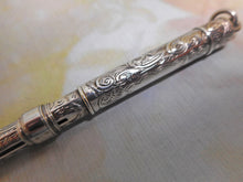Charger l&#39;image dans la galerie, Stylo/crayon en argent sterling gravé. Vers 1890
