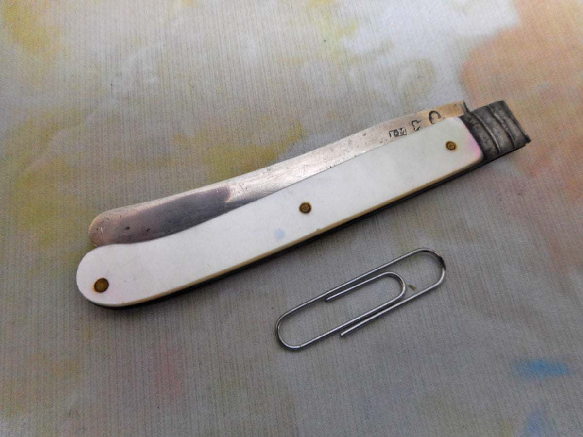 An 18th century folding fruit knife. c1790.