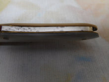Laden Sie das Bild in den Galerie-Viewer, Ein ungewöhnliches Taschenmesser mit zwei Klingen. Rodgers Cutler. „Victoria Knife“.
