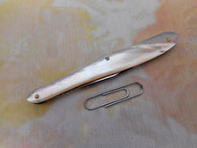 Laden Sie das Bild in den Galerie-Viewer, A double bladed penknife. Rodgers cutler. &#39;Victoria Knife&#39;.
