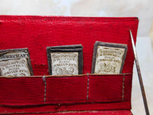 Charger l&#39;image dans la galerie, Une rare boîte en cuir rouge / hussif avec des paquets d&#39;aiguilles et un dossier de fil. C1800
