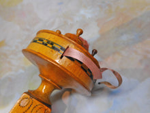 Charger l&#39;image dans la galerie, A Georgian multi purpose sewing clamp. c1800
