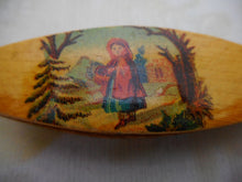Charger l&#39;image dans la galerie, VENDU......Une navette en frivolité Mauchline Ware - Le Petit Chaperon rouge. C1860
