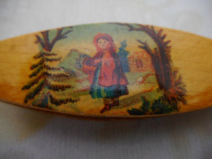 VENDU......Une navette en frivolité Mauchline Ware - Le Petit Chaperon rouge. C1860
