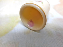 Load image into Gallery viewer, A Worcester porcelain thimble of a finch. Purple stamp inside. c1913
