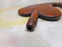 Charger l&#39;image dans la galerie, Un rare fourreau à tricoter en bois du début du XIXe siècle.
