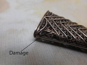 A silver filigree scissor case. c1820