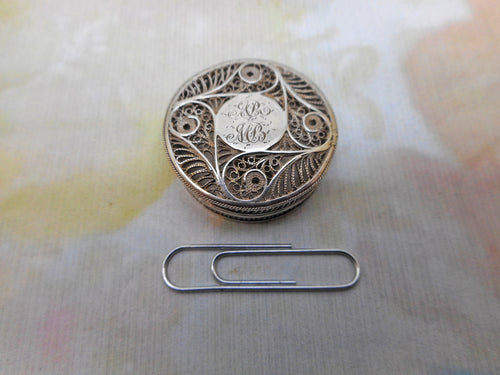 A little Georgian silver filigree box. Maker's mark. IT. c1815
