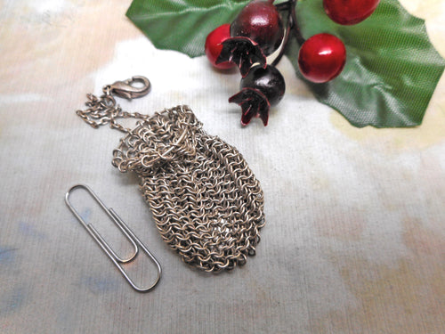 A little white metal mesh purse / bag for a doll. c1900