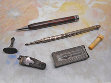Charger l'image dans la galerie, A miscellaneous lot of vintage writing accessories. 19th century.
