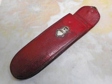 Charger l'image dans la galerie, Un étui en cuir rouge de Géorgie. c1815
