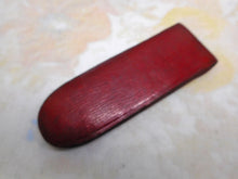 Charger l'image dans la galerie, Un étui en cuir rouge de Géorgie. c1815
