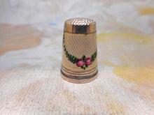 Laden Sie das Bild in den Galerie-Viewer, A silver and enamel thimble. German. c1900-1920.
