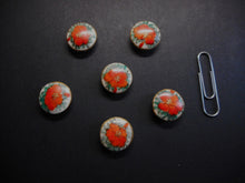 Laden Sie das Bild in den Galerie-Viewer, A set of 6 Japanese Satsuma buttons. c1930
