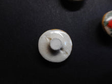 Laden Sie das Bild in den Galerie-Viewer, A set of 6 Japanese Satsuma buttons. c1930
