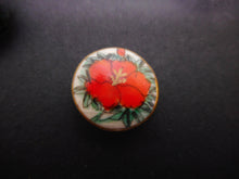 Laden Sie das Bild in den Galerie-Viewer, A set of 6 Japanese Satsuma buttons. c1930
