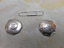 Laden Sie das Bild in den Galerie-Viewer, A pair of 18th century silver Dandy buttons.  c1760-1790.
