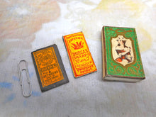 Laden Sie das Bild in den Galerie-Viewer, A small card needle packet box with print. c1860
