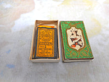 Laden Sie das Bild in den Galerie-Viewer, Eine kleine Nadelbrief-Kartonpackung mit Baxter-Druck. ca. 1860
