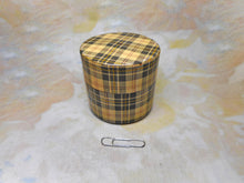 Charger l'image dans la galerie, An unusual tartan Ware cotton reel / spool box. Cluny McPherson. c1860

