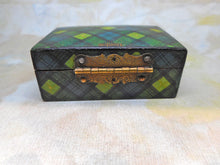 Load image into Gallery viewer, A Tartan Ware stamp box. Gordon pattern. c1880.
