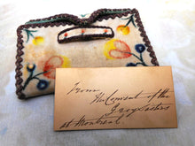 Laden Sie das Bild in den Galerie-Viewer, Reserviert für R............A. Portemonnaie / Geldbörse aus bemaltem Samt. Montreal. ca. 1820–1840.
