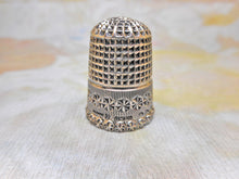 Load image into Gallery viewer, A very pretty silver thimble. Chester 1896 HW Ltd
