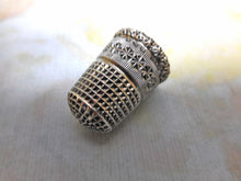 Load image into Gallery viewer, A very pretty silver thimble. Chester 1896 HW Ltd
