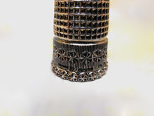 Load image into Gallery viewer, A very pretty silver thimble. Chester 1896 HW Ltd
