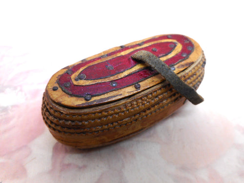 An antique birch bark snuff box. Scandinavian. 19th century.