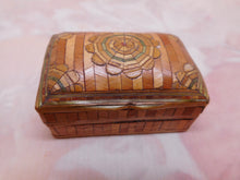 Load image into Gallery viewer, A mini French straw work box. c 1830.
