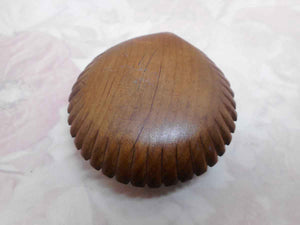 A Norwegian wooden snuff box. 19thc. Saga