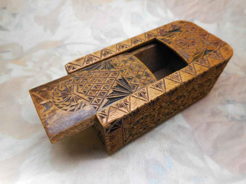 A Scandinavian chip carved snuff box. 19th century.