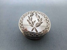 Load image into Gallery viewer, A Georgian silver vinaigrette. IT maker. c 1780-1815
