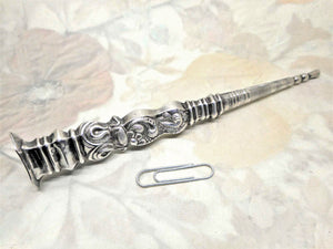 A Dutch embossed silver knitting sheath. 19th century.