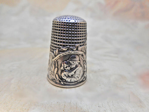 An antique silver thimble commemorating the end of the 1st World War.