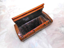 Charger l&#39;image dans la galerie, SOLD……A walnut puzzle snuff box. c 1850
