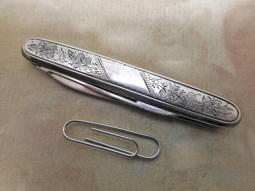 An antique silver folding fruit knife with engraved leaf decoration. c1880